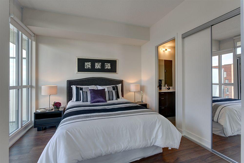 Downtown Mississauga Executive Suites Sq1 Esterno foto