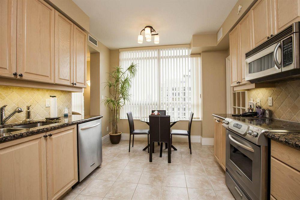 Downtown Mississauga Executive Suites Sq1 Esterno foto