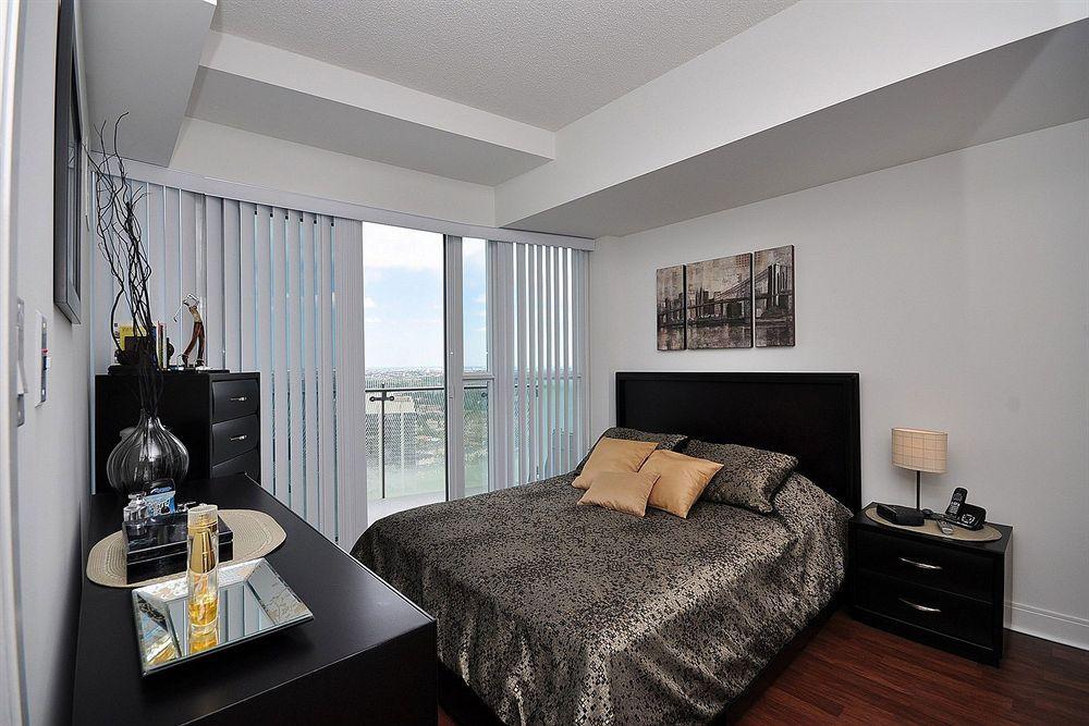 Downtown Mississauga Executive Suites Sq1 Esterno foto