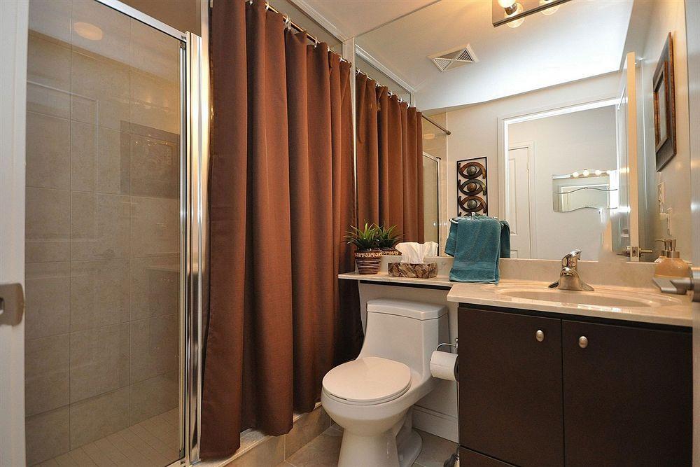 Downtown Mississauga Executive Suites Sq1 Esterno foto