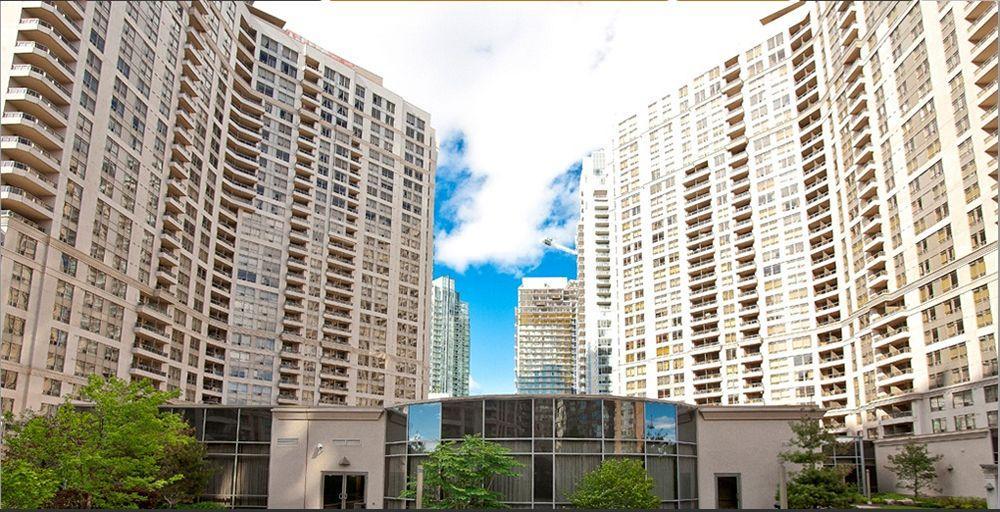 Downtown Mississauga Executive Suites Sq1 Esterno foto