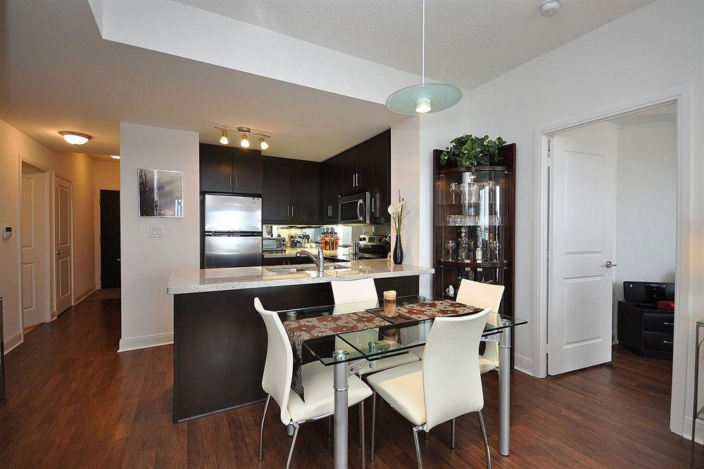 Downtown Mississauga Executive Suites Sq1 Esterno foto