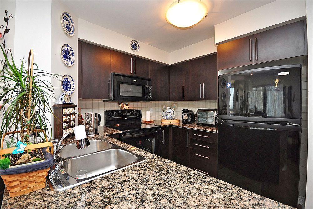 Downtown Mississauga Executive Suites Sq1 Esterno foto