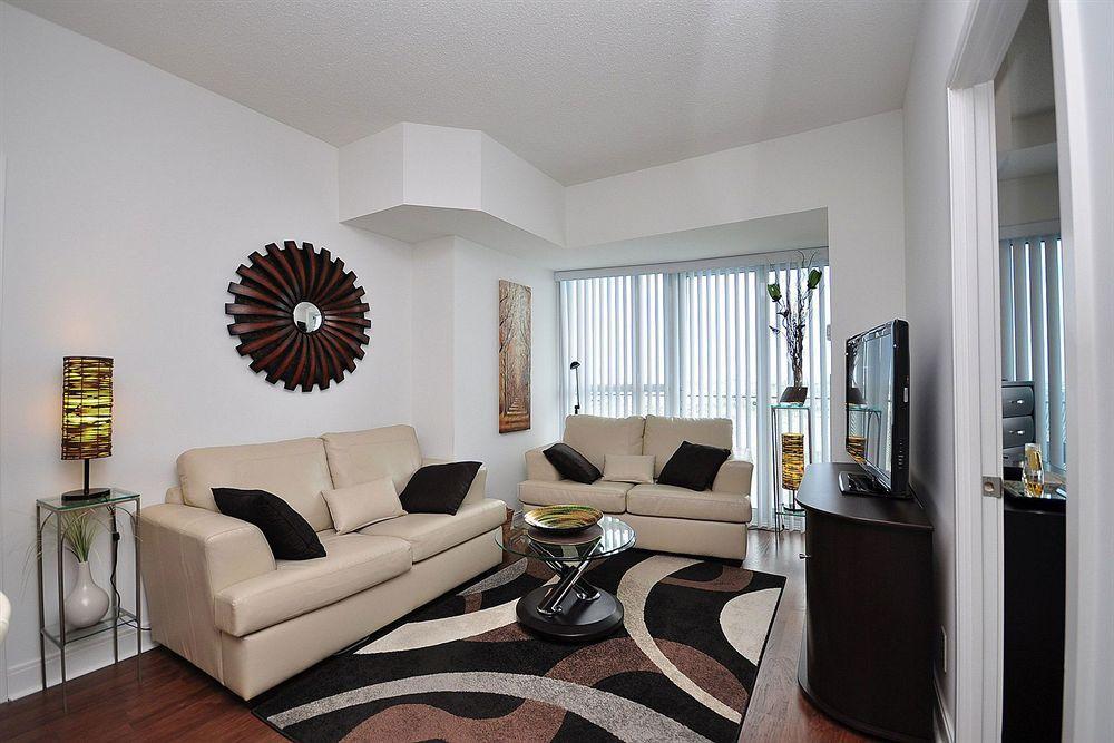 Downtown Mississauga Executive Suites Sq1 Esterno foto