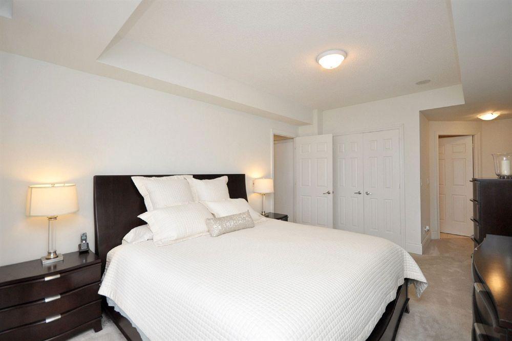 Downtown Mississauga Executive Suites Sq1 Esterno foto