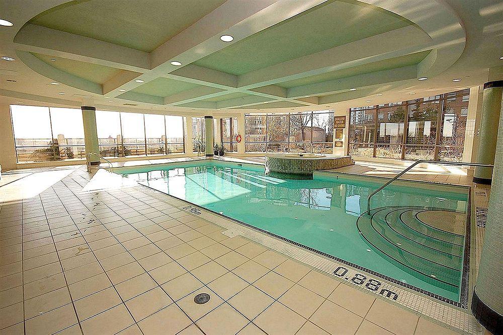 Downtown Mississauga Executive Suites Sq1 Esterno foto