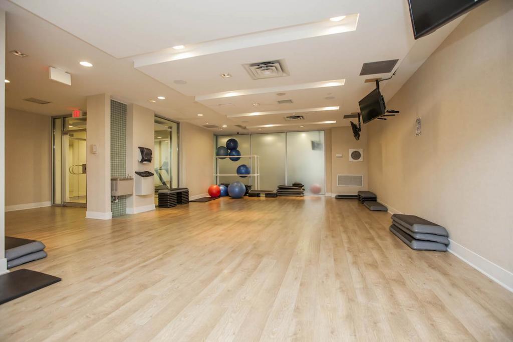 Downtown Mississauga Executive Suites Sq1 Esterno foto
