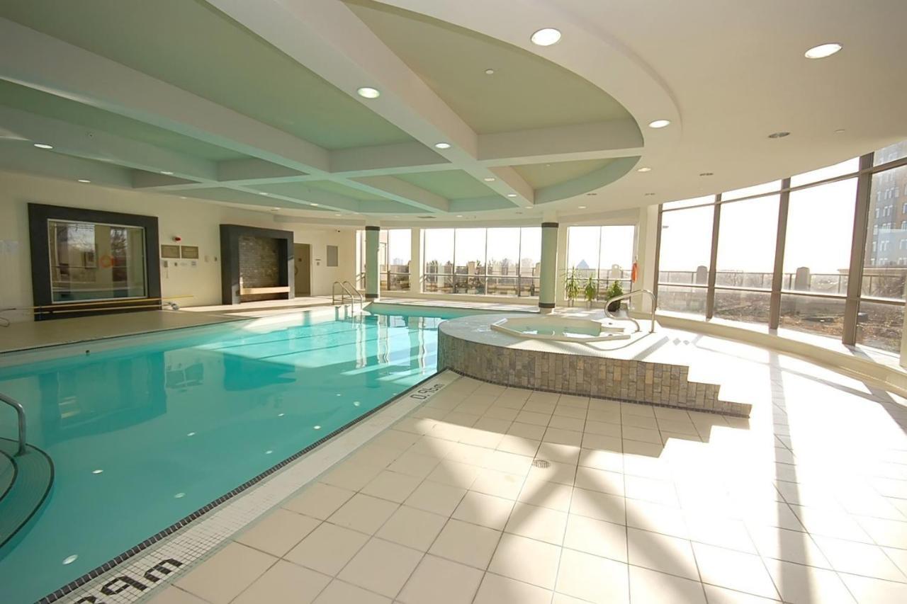 Downtown Mississauga Executive Suites Sq1 Esterno foto